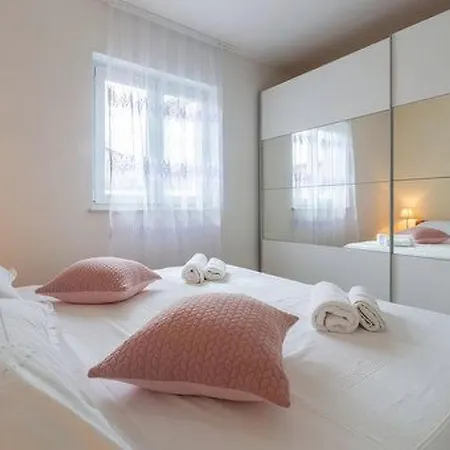 Deni By Interhome Semesterbostad *